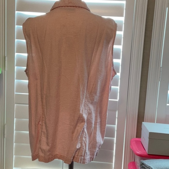 Erika Light Pink Sleeveless Button Down Shirt - Picture 5 of 10